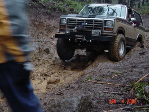 1989 Ford Bronco - Fighting it a little bit on the big rocks