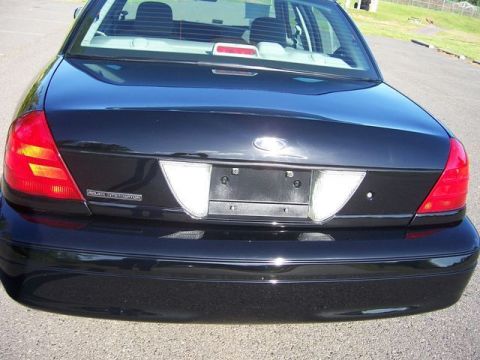 2003 Ford Crown Victoria photo