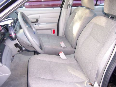 2003 Ford Crown Victoria photo