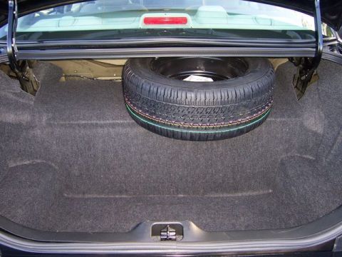 2003 Ford Crown Victoria photo