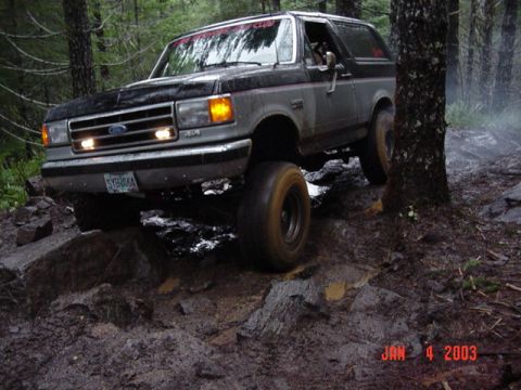 1989 Ford Bronco - Some tire smoke