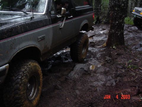 1989 Ford Bronco - Oops, the rock is under the skid plate