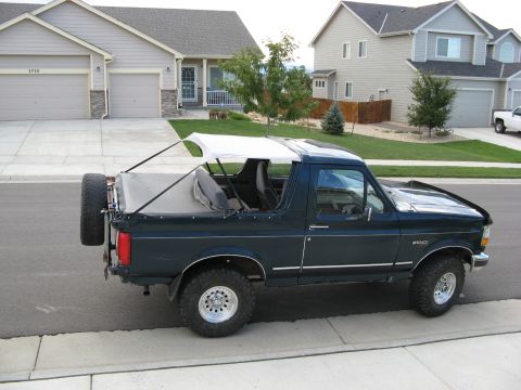 1995 Ford Bronco - This Ford Bronco has a removable soft top and a spare tire on the back.