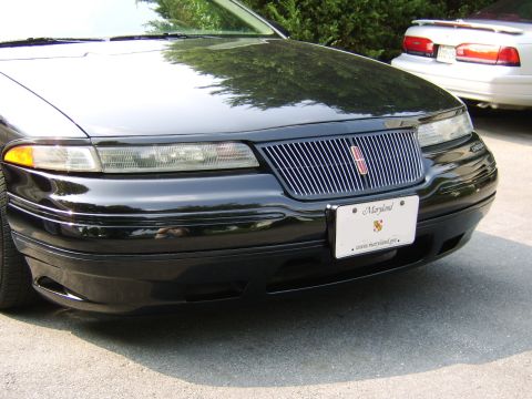 1996 Mercury Grand Marquis - Front view of a black 1996 Mercury Grand Marquis, its distinctive chrome grille and a Maryland license plate.