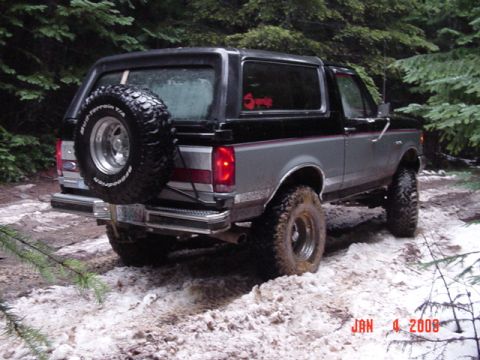1989 Ford Bronco - Mmmm snow