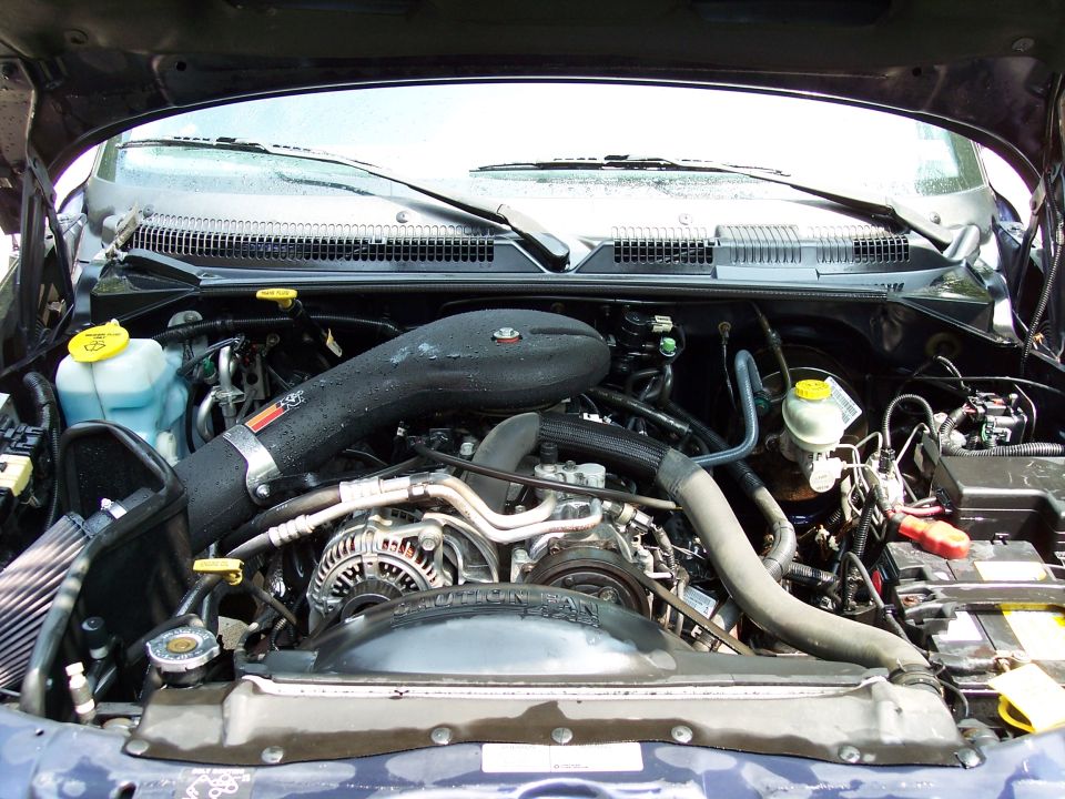 2007 Dodge Durango engine bay with aftermarket air intake