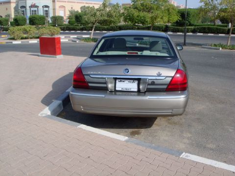 2007 Mercury Grand Marquis - 2007 Mercury Grand Marquis parked in a lot with Kuwaiti license plates.