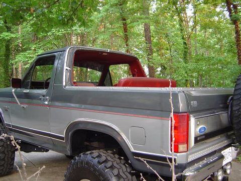 1986 Ford Bronco - Top off, rails in place