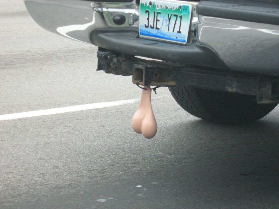 LOL
this truck sure has some balls.
