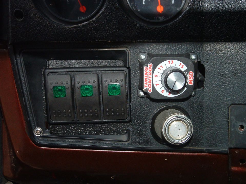 3 Contura switches and MSD Timing Control Unit.
This gauge cover is a template as it is a old broken one....
but I think they still came out ok..