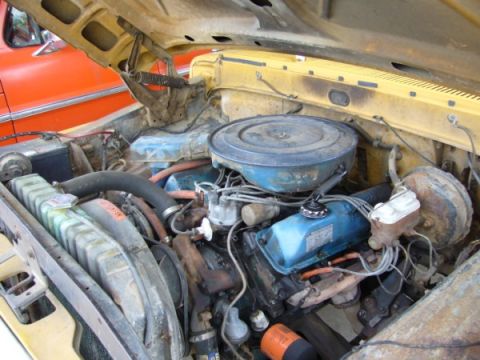 1971 Ford F-250 - Engine view, this is the 360cid FE motor with 2-barrel carb, rated 215hp@4400rpm gross, with 327lbs-ft or torque at only 2400rpm.