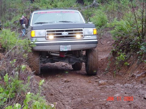 1989 Ford Bronco - Pulling the hill