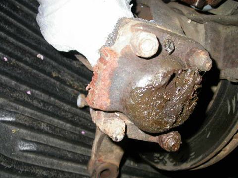 1990 Ford Bronco - Something cut off of king pin cap