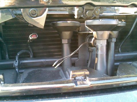 2003 Ford Crown Victoria - the horn had to be re-assembled in place