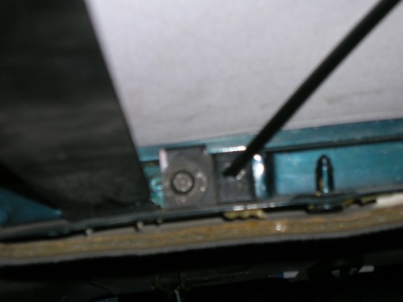 1995 Ford Bronco - Detail of a car's interior showing a mounting bracket and a cable, with Supermotors.net watermark.