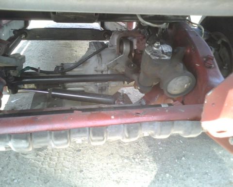 2000 Chevrolet Tahoe - Close-up view of the underbody steering and suspension components of a vehicle, with a red frame visible.