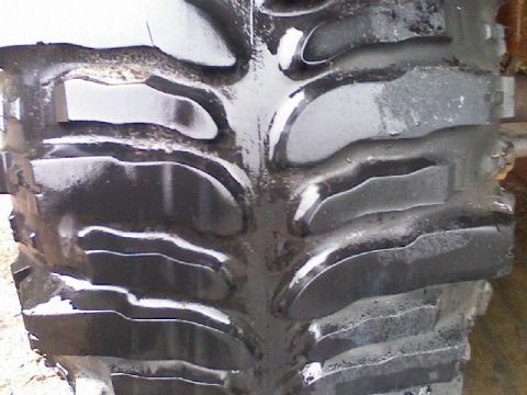 1991 Chevrolet Suburban - Tire tread detail, likely from an off-road vehicle. Supermotors.net logo visible.