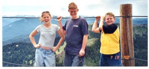 1989 Ford Bronco - Todds kids posing at the parking area