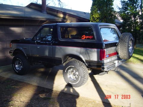 1989 Ford Bronco - Still looks good if you stand this far away.