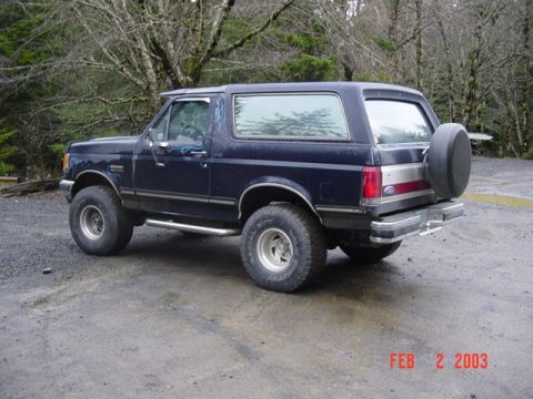 1989 Ford Bronco - Chris from MyBigBronco showed up in his 89, 5.0, Full cage, body lift, 35s.