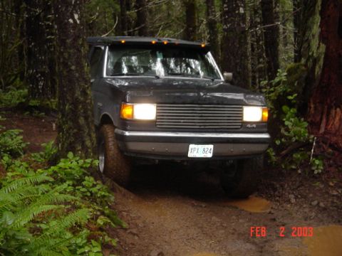 1989 Ford Bronco - Chris cutting thru the trees