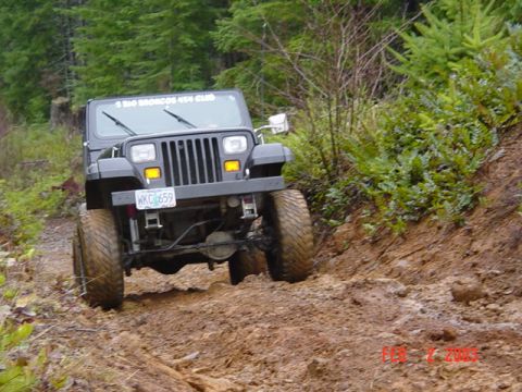 1989 Ford Bronco - Frank climbing the hill