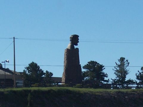 1972 Ford Ranchero - A large bust of Abraham Lincoln stands atop a stone monument in a landscape setting.