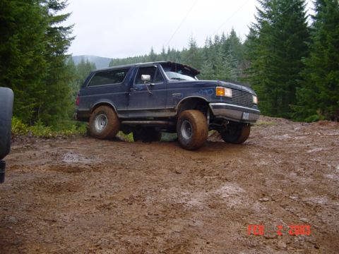 1989 Ford Bronco - Chris backs up so he can go down the hill