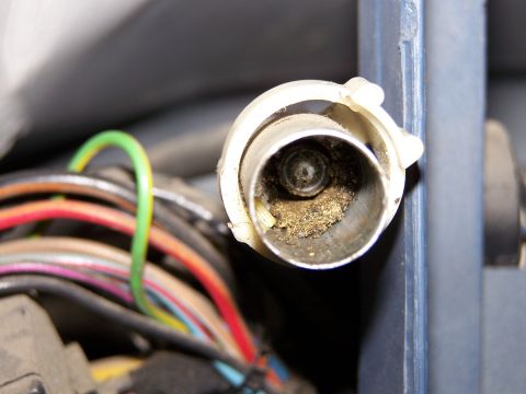 1986 Ford Bronco - A close-up view of a dusty electrical connector with various colored wires is visible.