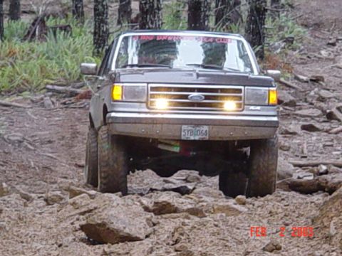 1989 Ford Bronco - Nice and rocky