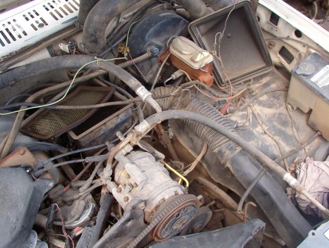 1983 Ford Bronco - Early 5.0L EFI intake & air filter See also: [url=https://www.supermotors.net/registry/media/897692] https://www.supermotors.net/getfile/89…
