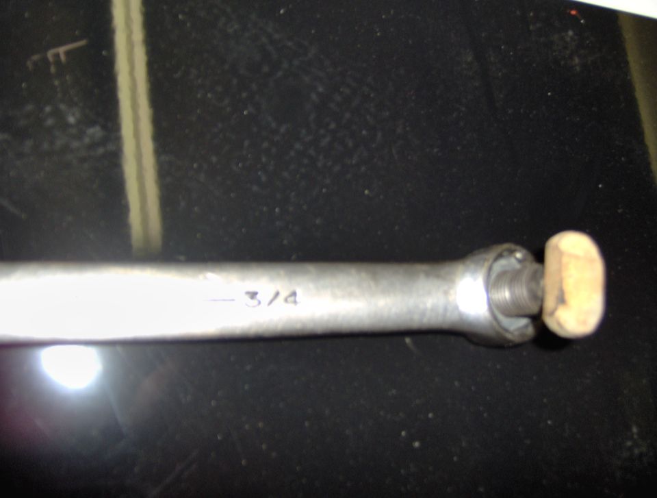 Metal rod with a wooden knob and threaded end, marked with "- 3/4"