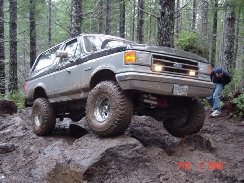1989 Ford Bronco - Up on the rocks