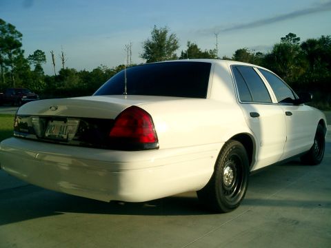 2000 Ford Crown Victoria photo