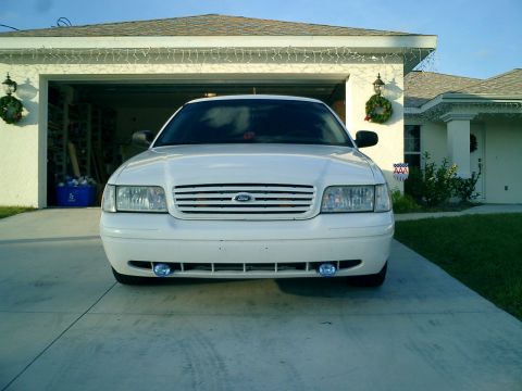 2000 Ford Crown Victoria photo