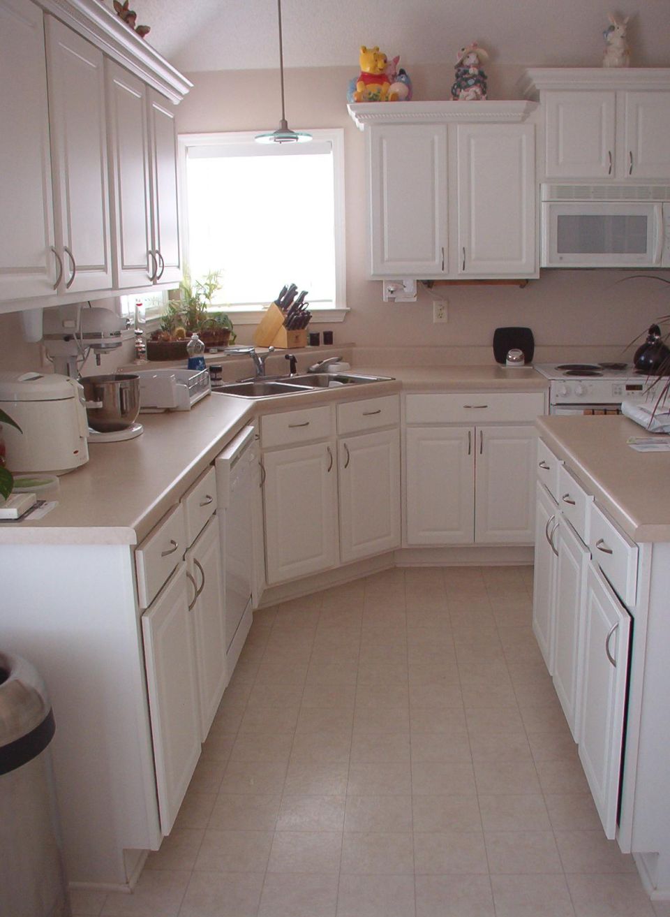 After about 5 years, we picked out some handles for the kitchen cabinets.  We don't like to rush into big decisions...