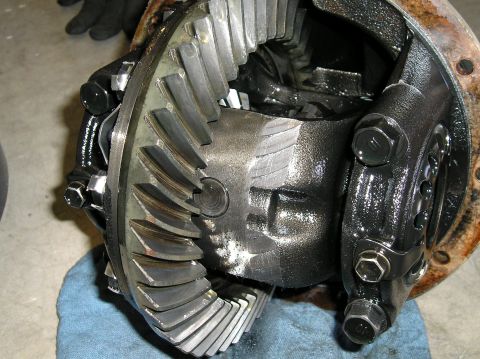 1986 Toyota Hilux - pinion nut was loose causing incorrect pinion depth. seems 200k took its toll, then again who knows what kinda of crank pot worked on this…