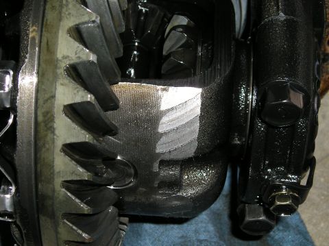 1986 Toyota Hilux - This image shows the internal gears of a vehicle's differential, likely during a rebuild or inspection.