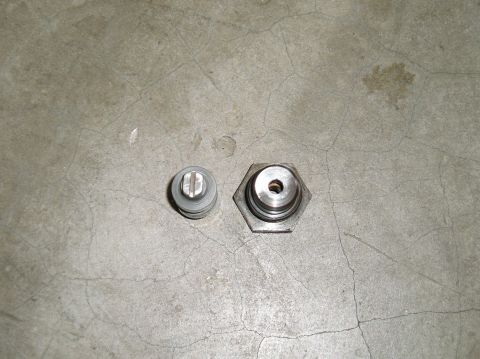 1986 Toyota Hilux - modified to get a little extra volume from the stock pump for the ram. you drill the restrictor out with a 7/32 bit