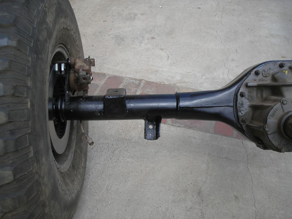 Rear axle assembly and tire, viewed from the side