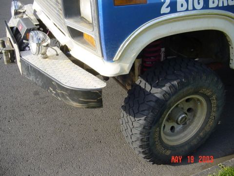 1989 Ford Bronco - We cut the lower section of the fenders off to make room for the bumper after the lift