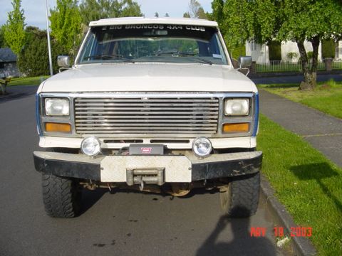 1989 Ford Bronco - Bumper back on, winch all wired up again