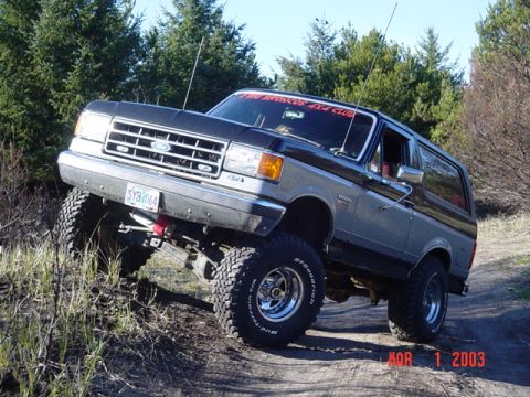 1989 Ford Bronco - Found a little sand trail at Ft. Stevens