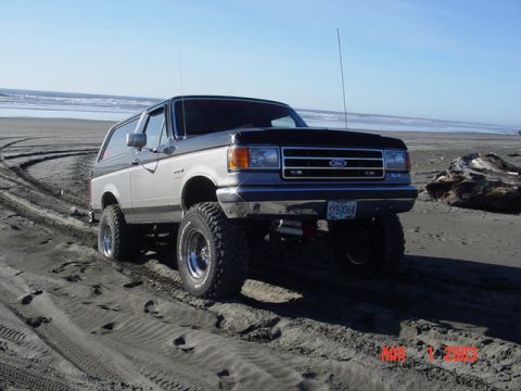 1989 Ford Bronco - Playing in 2wd
