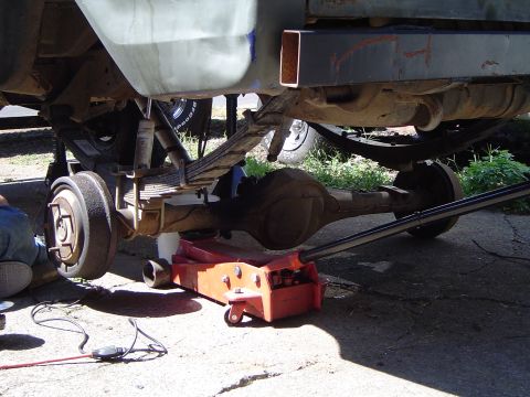 1978 Ford Bronco - Coming out, i had to cut the drivers side ubolts off