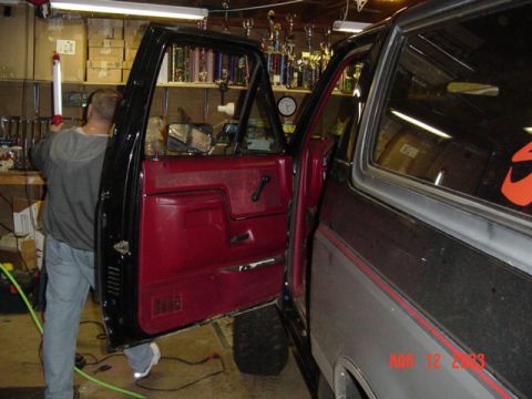 1989 Ford Bronco - Door is back on, and works real good now
