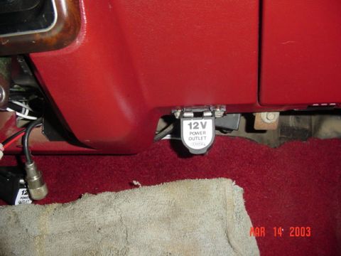 1989 Ford Bronco - This is the extra power port I added a while back, the CB used to sit to the right of this, long reach for the driver (Me)