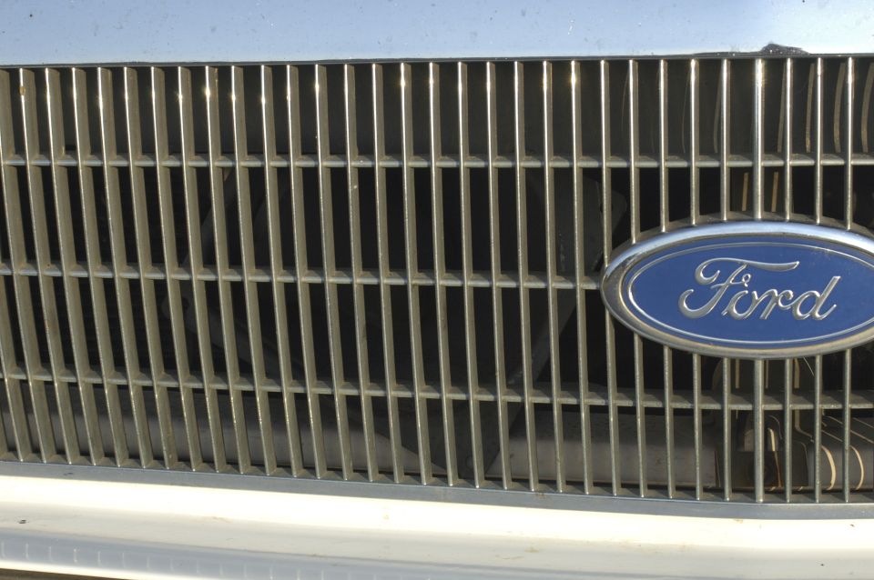 1991 Ford Crown Victoria LTD grille with Ford oval badge