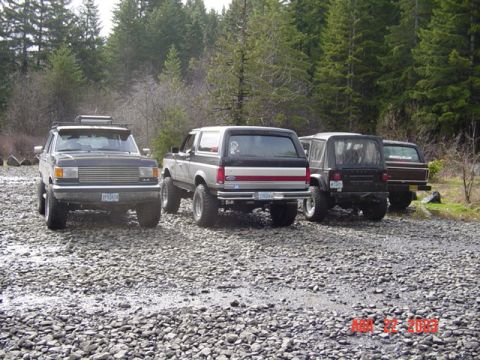 1989 Ford Bronco - We met with Shultsey at browns camp, aired down, and waited for others...