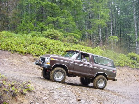 1989 Ford Bronco - Jon Bellamy to the rescue with his winch (Frank)